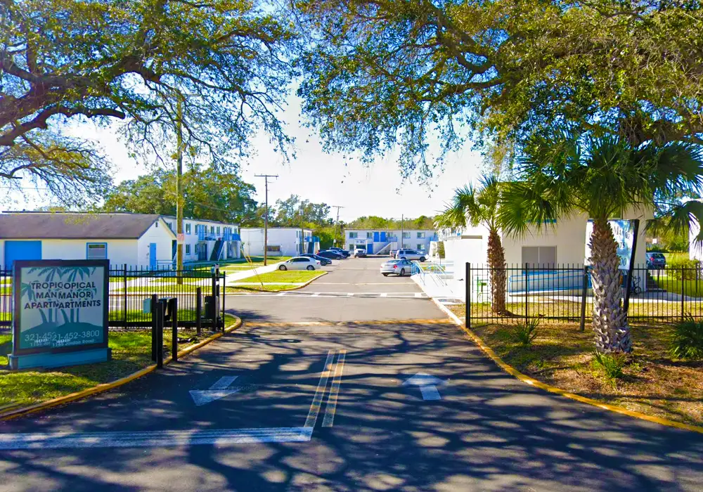 Tropical Manor Apartments